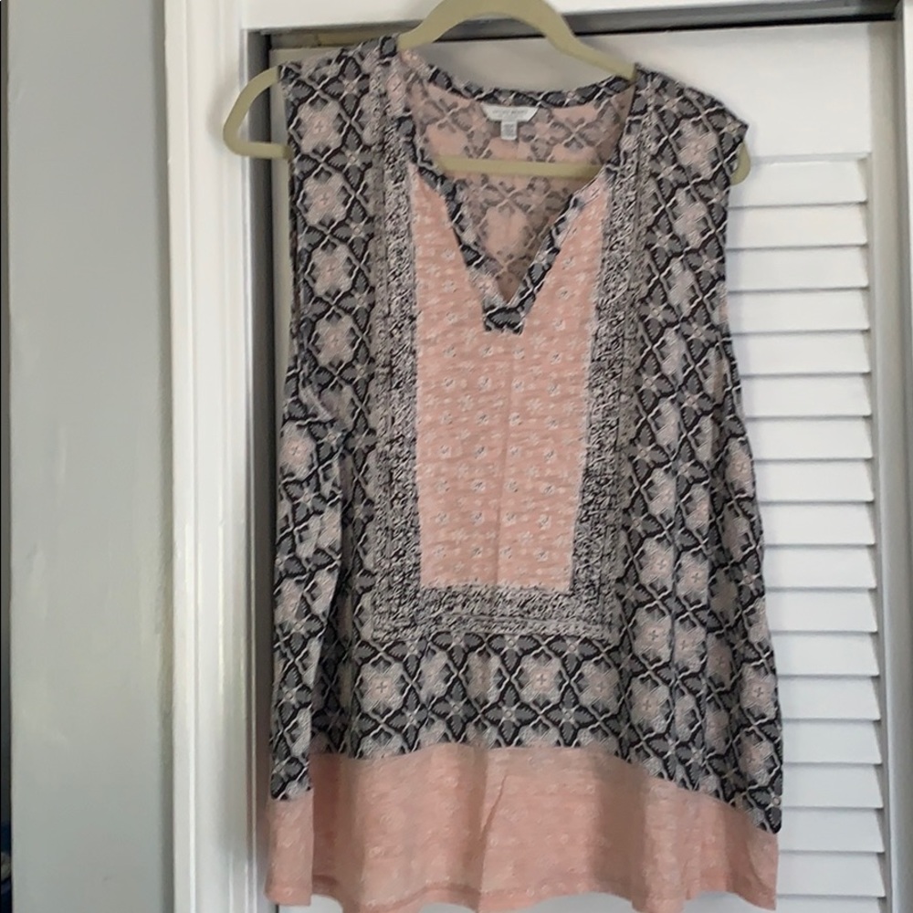 V-neck sleeveless top